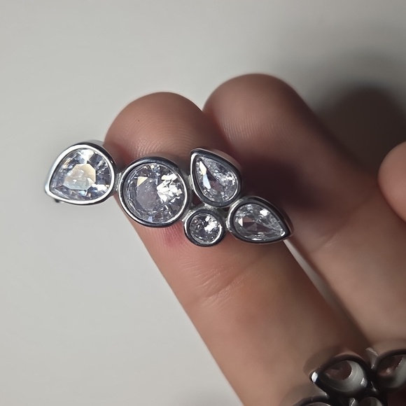 Nwt Non Tarnish Earrings Silver - Picture 3 of 5